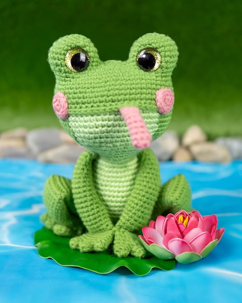 Crochet Frog (Free Amigurumi Pattern!)