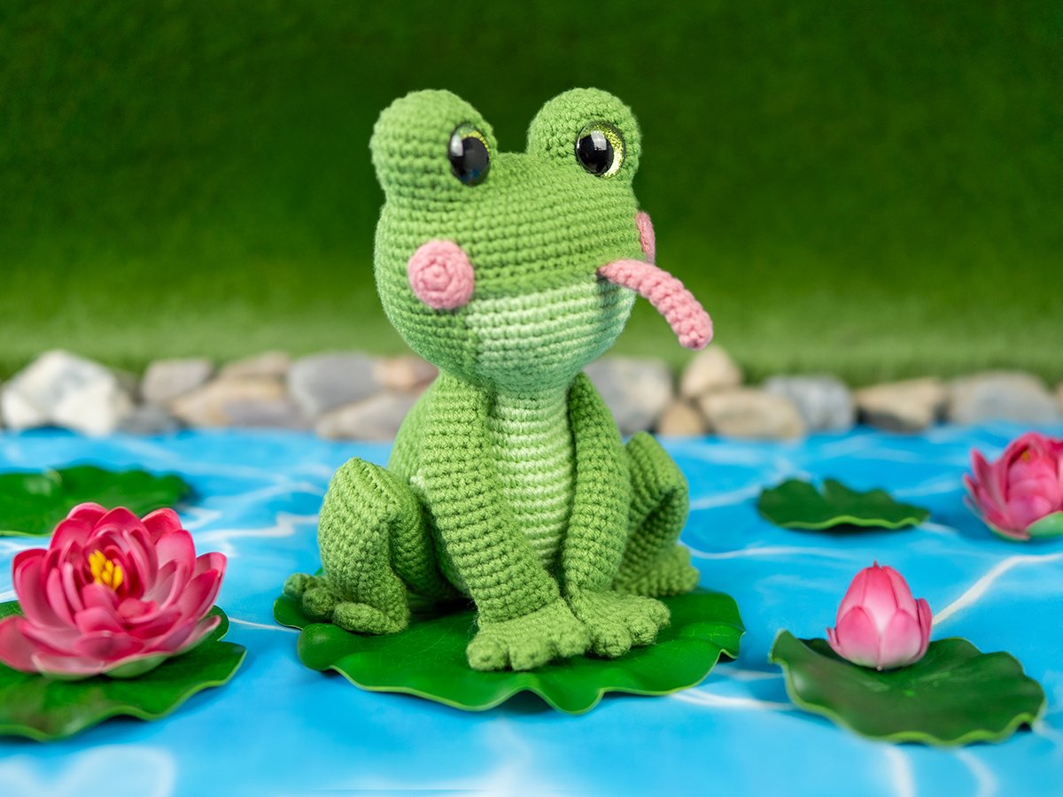 Free Frog Crochet Pattern (Quarter View)