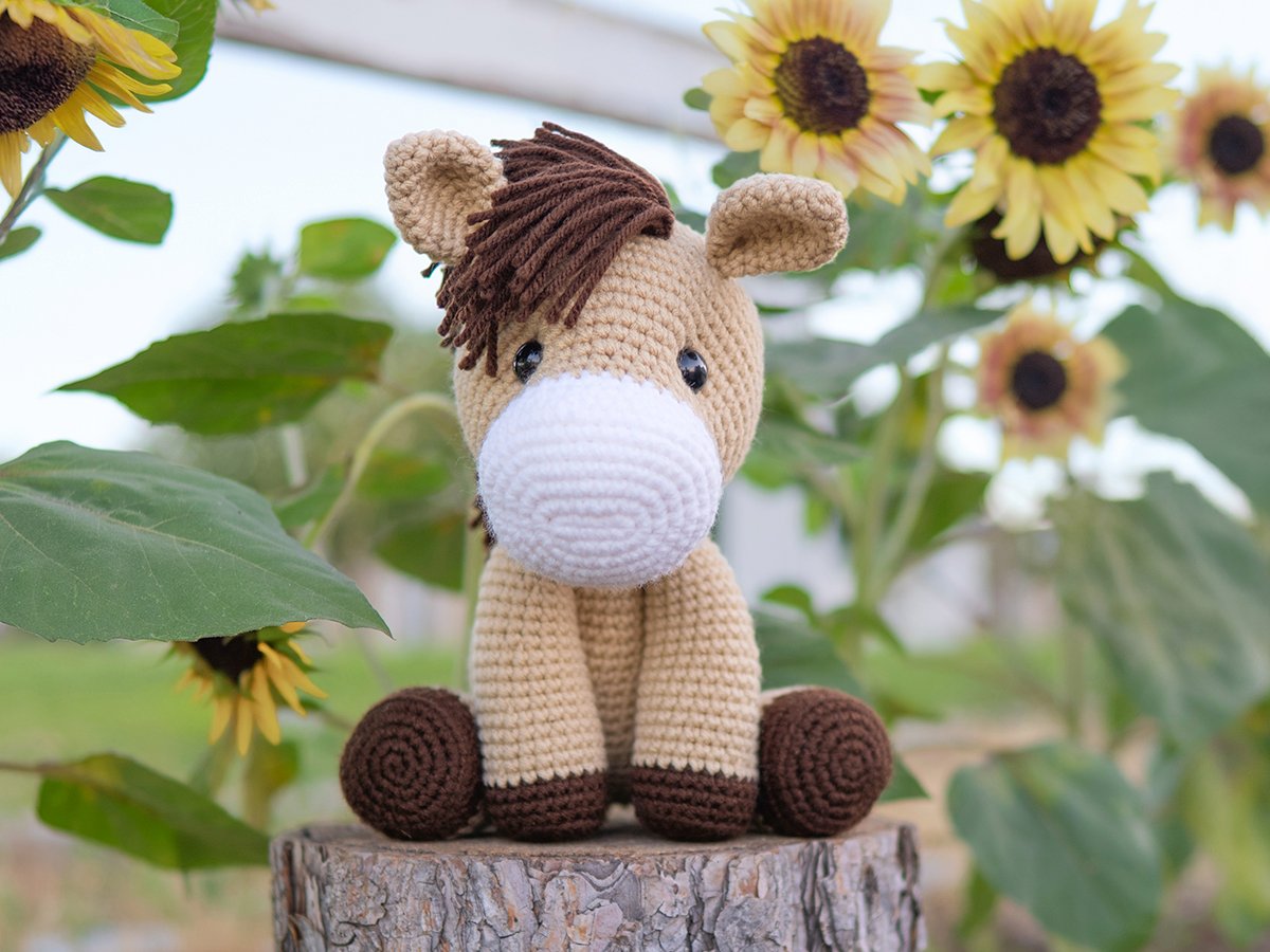 Heidi the Horse Free Crochet Pattern (Front View)