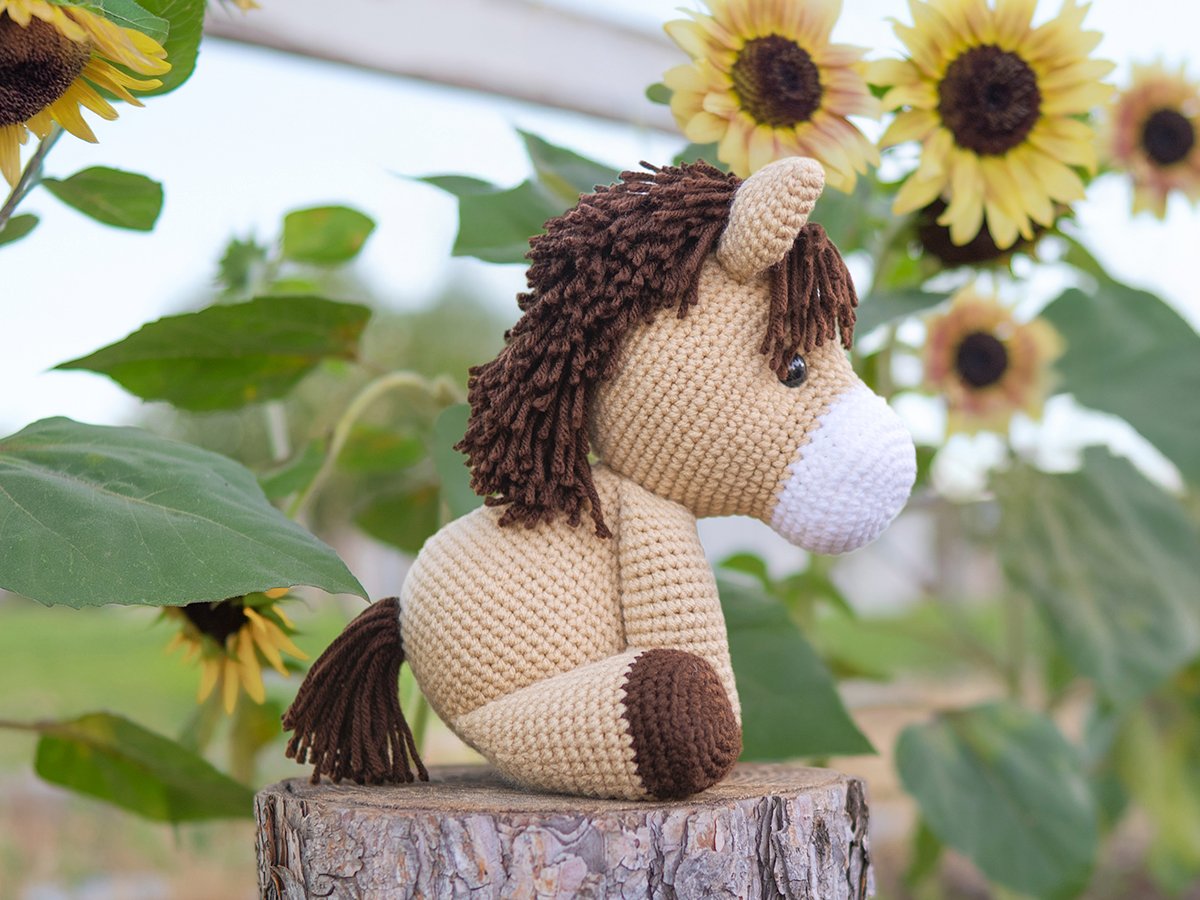 Heidi the Horse Free Crochet Pattern (Side View)